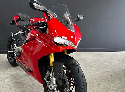 depot vente moto scooter à Suresnes près de Nanterre et Boulogne-Billancourt en Hauts-de-Seine 92