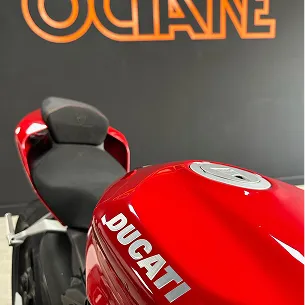 covering rouge moto ducati à Suresnes près de Nanterre et de Boulogne-Billancourt en Hauts-de-Seine 92
